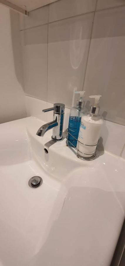 גירבאן No 11 3 Bed Serviced Appartment Town Centre מראה חיצוני תמונה