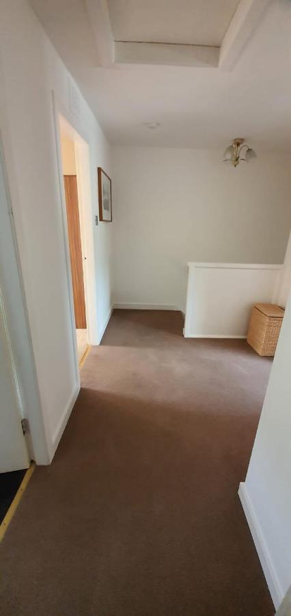 גירבאן No 11 3 Bed Serviced Appartment Town Centre מראה חיצוני תמונה
