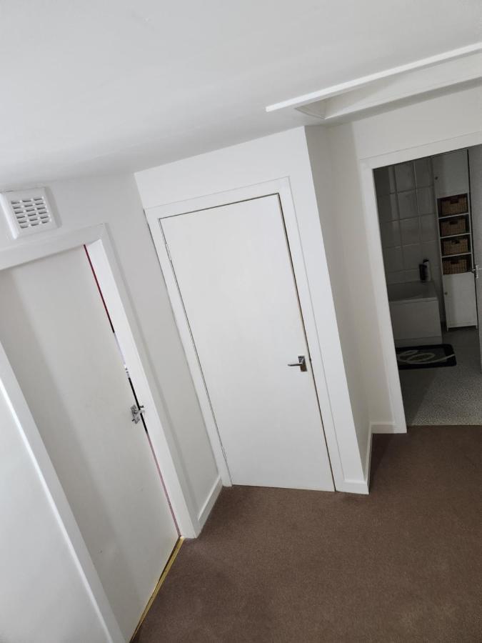 גירבאן No 11 3 Bed Serviced Appartment Town Centre מראה חיצוני תמונה